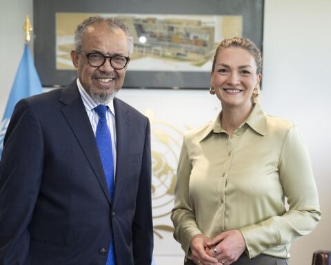 Dr. Tedros Ghebreyesus und Judith Gerlach im Gespräch über internationale Gesundheitspartnerschaften.