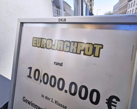 Eurojackpot Gewinnzahlen: 3, 20, 21, 42, 49; Eurozahlen: 5, 6; Glücksspielinformationen.
