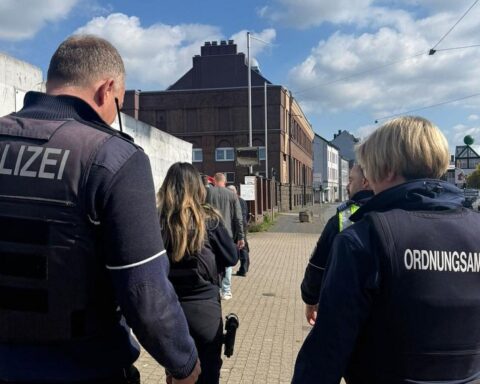 Kontrolle von Problemimmobilien in Hagen: Polizei, Feuerwehr und Behörden entdecken erhebliche Missstände.
