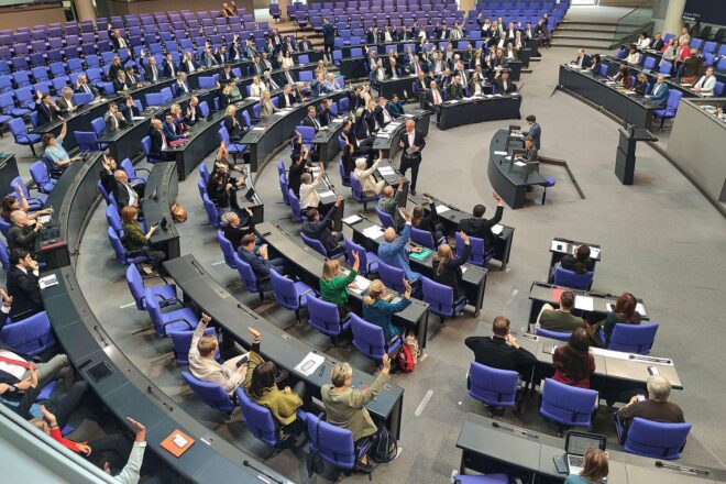 Grüne bringen eigenes Gesetz zur Aussetzung der Diätenerhöhung ein