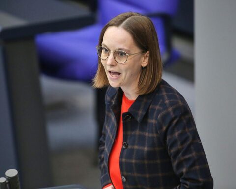 Forderung nach konkreten Gesetzen zu Sexualstrafrecht und Scheidungsrecht von den Grünen.