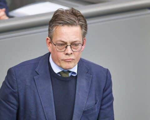 Konstantin von Notz fordert entschlossenen Kampf gegen Antisemitismus in Deutschland.