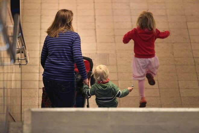 Grüne starten Petition gegen Kürzungen bei Frauen und Kindern