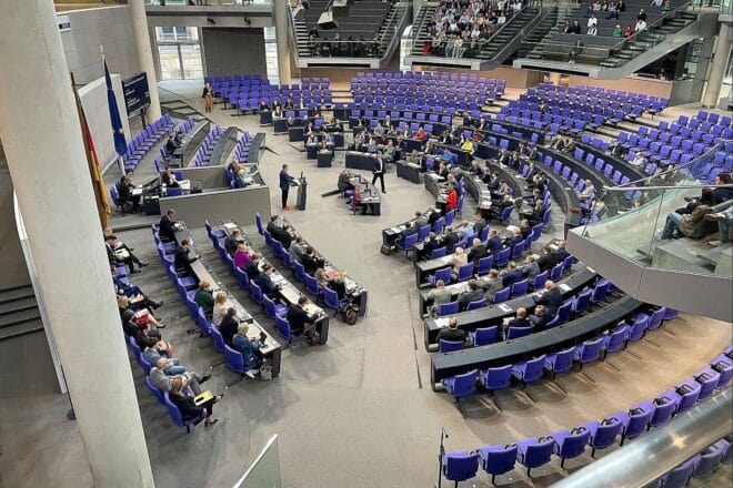 Grüne und CDU fordern Aussetzen der Diätenerhöhung