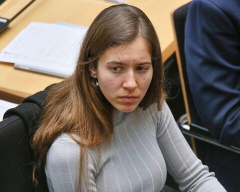 Klara Schedlich triumphiert vor Gericht gegen Stefan Gelbhaar im Streit um öffentlich geäußerte Vorwürfe.