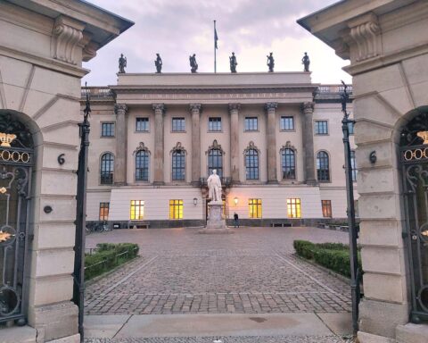 Vortragseinladung zur Klimapolitik in der Humboldt-Universität: Experten diskutieren Lösungen und Herausforderungen.