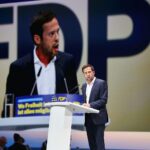 Martin Hagen als neuer FDP-Generalsekretär, umgeben von jubelnden Parteimitgliedern beim Parteitag.