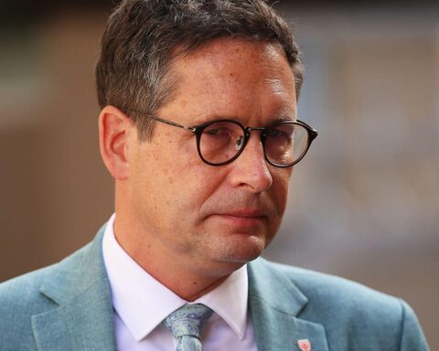 Oberbürgermeister Alexander Vogt äußert Bestürzung über Amokfahrt, zeigt Solidarität und Mitgefühl.