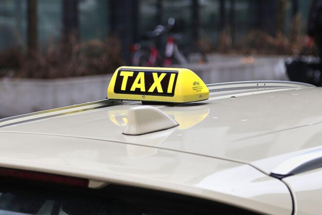 Hamburgs Taxiflotte wird emissionsfrei: Anteil der E-Taxis steigt auf über 26 Prozent