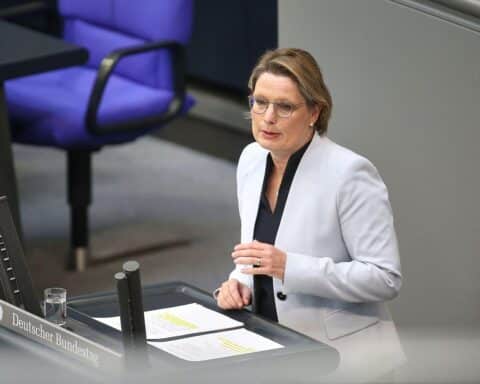 Bundesjustizministerin Stefanie Hubig erläutert neue Gesetzentwürfe zur Bekämpfung von K.o.-Tropfen-Vergehen.