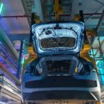 Schwache Autoproduktion, steigende Unsicherheit, Materialknappheit und negative Geschäftserwartungen durch Iran-Krise.