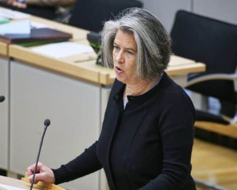 Tamara Zieschang präsentiert die positive Verkehrsunfallbilanz 2025 in Magdeburg.