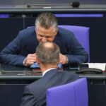 Thorsten Frei und Friedrich Merz diskutieren politische Reformen und kommunale Herausforderungen der Bundesregierung.
