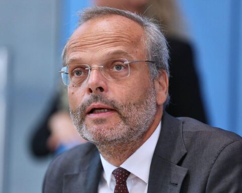 Felix Klein äußert Genugtuung über Ermittlungen zu Mordplänen des iranischen Regimes.