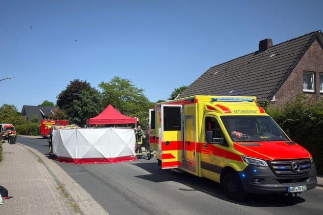Kleinkind in Aurich-Egels von Auto erfasst und in Klinik geflogen
