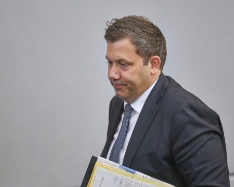 Lars Klingbeil diskutiert Kapitalmarktunion, betont zügige Einigung und europäische Zusammenarbeit.