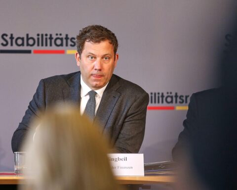 Lars Klingbeil spricht über Reformen im Zoll zur Bekämpfung von Geldwäsche in Deutschland.