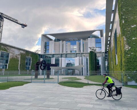 Bundeskanzleramt in Berlin, symbolisch für gescheiterte Reformpläne und bevorstehenden Dialog über Sozialpartner.