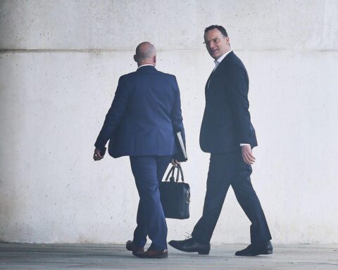 Alexander Hoffmann und Jens Spahn bei Ankunft zum Koalitionsausschuss im Kanzleramt, Berlin.
