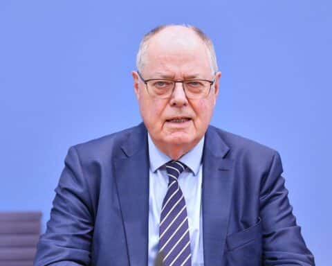 Peer Steinbrück und Roland Koch diskutieren Subventionsabbau und Steuerreform im Koalitionsausschuss.