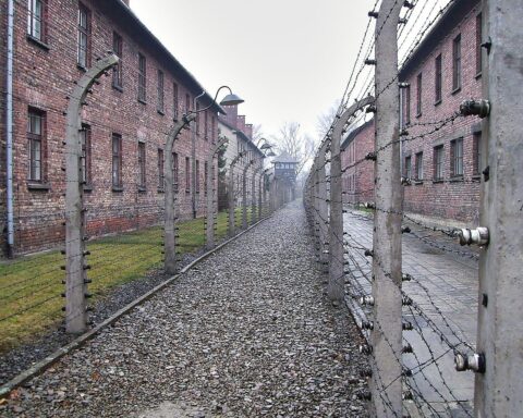 Gedenkveranstaltung für Sinti und Roma: Dokumentation, Erinnerung, Mahnung gegen Rassismus und Diskriminierung.