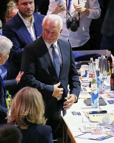 Wolfgang Kubicki wird als neuer FDP-Vorsitzender gefeiert, Marie-Agnes Strack-Zimmermann überrascht.