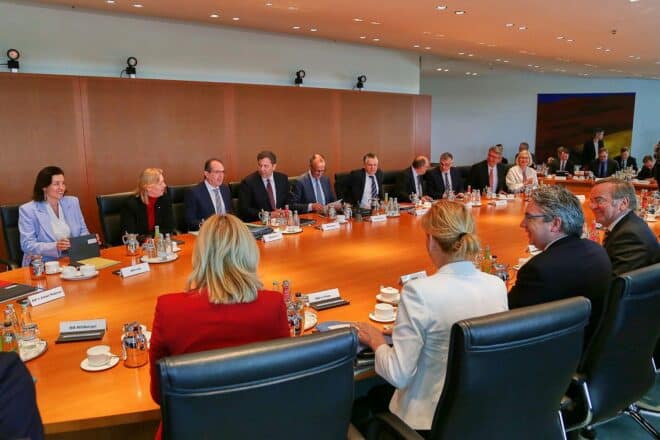 Landkreise machen Regierung für AfD-Höhenflug mitverantwortlich