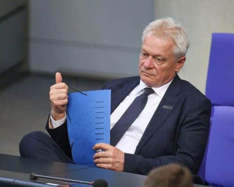 Bundeslandwirtschaftsminister Rainer kündigt Ausbau der Lebensmittelreserve für Notfälle an.