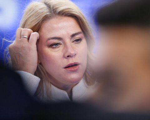 Lettlands Premierministerin Evika Silina kündigt Rücktritt wegen Drohnenvorfällen und Koalitionskrise an.