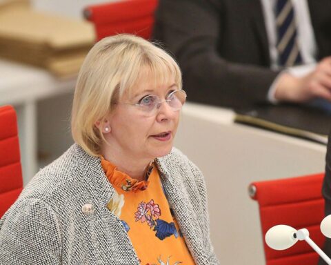 Ulrike Liedtke betont Vielfalt und Grundgesetzwerte zum Tag des Grundgesetzes in Brandenburg.