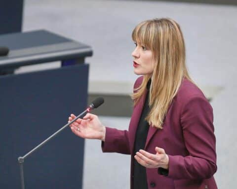 Clara Bünger, Bundestagsabgeordnete der Linken, kandidiert erneut für das Parlamentarische Kontrollgremium.