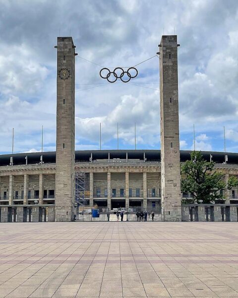 Berlin Olympiastadion, kritische Stimmen zur Olympiabewerbung und Weltausstellung, moderne Herausforderungen.