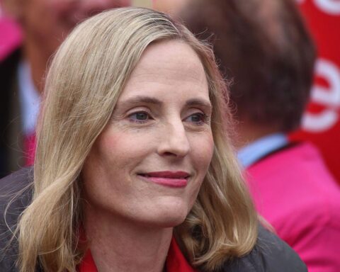 Marie-Christine Ostermann diskutiert Wirtschaftskrise, Steuerreformen und Entlastungen für Familienunternehmen in Deutschland.