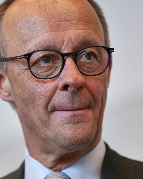 Friedrich Merz spricht auf dem Katholikentag, Publikum reagiert mit Gelächter und Zwischenrufen.