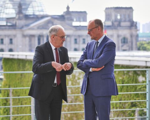 Friedrich Merz und Guy Parmelin diskutieren Beziehungen zwischen EU und Schweiz im Kanzleramt.