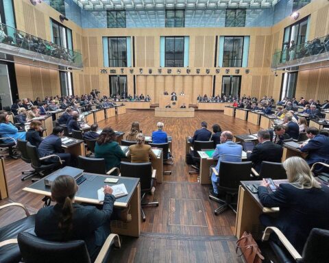 Bundesratssitzung, Christoph Ahlhaus, Erleichterung über gescheiterte Entlastungsprämie für Unternehmen und Beschäftigte.