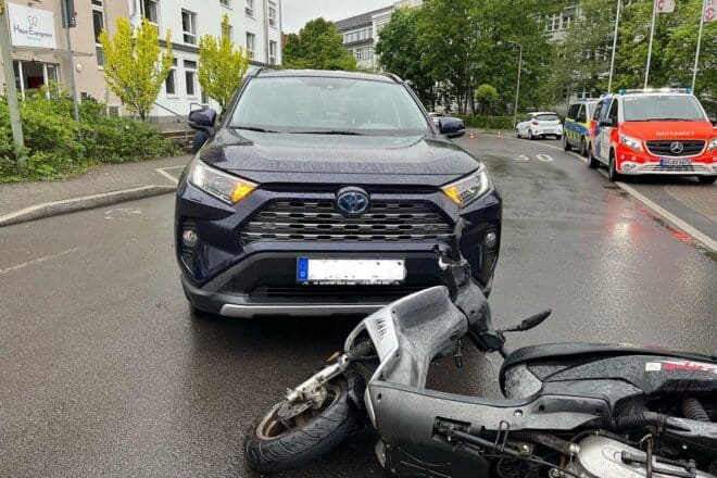 Mopedfahrer bei Unfall in Bergneustadt schwer verletzt