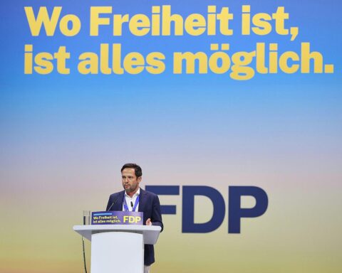 Martin Hagen spricht optimistisch über die Zukunft der FDP beim Bundesparteitag in Berlin.