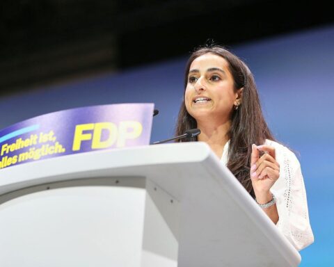 Nadin Zaya spricht über Kompromissfähigkeit und achtsamere Sprache in der FDP.