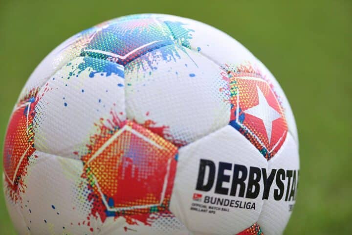 VfL Osnabrück feiert Aufstieg in die 2. Bundesliga nach Stuttgarter Sieg.