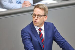 Marc Henrichmann diskutiert Sicherheitsfragen und Informationsaustausch im Bundestag, besonders zur AfD.