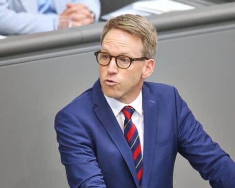 Marc Henrichmann diskutiert Sicherheitsfragen und Informationsaustausch im Bundestag, besonders zur AfD.