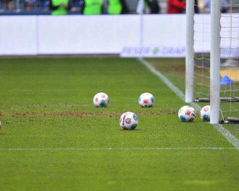 Champions-League-Finale 2026: PSG feiert Elfmeterschießen-Sieg gegen Arsenal, Emotionen und Spannung im Stadion.