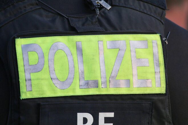 Radfahrerin nach Unfall in Dresden-Gruna gesucht
