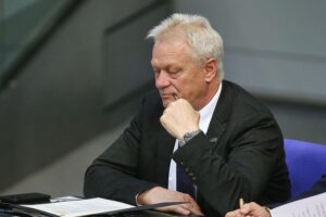 Alois Rainer spricht über das Tierhaltungskennzeichen für Schweinefleisch und Zeitplan.