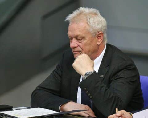 Alois Rainer spricht über das Tierhaltungskennzeichen für Schweinefleisch und Zeitplan.