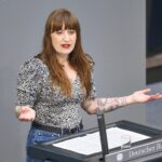 Heidi Reichinnek kritisiert die schwarz-rote Koalition für Versagen und soziale Missstände in Deutschland.
