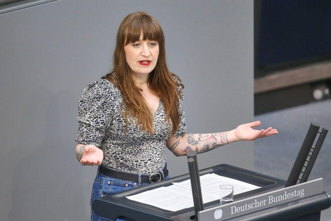 Reichinnek wirft Koalition "ein Jahr Chaos" vor