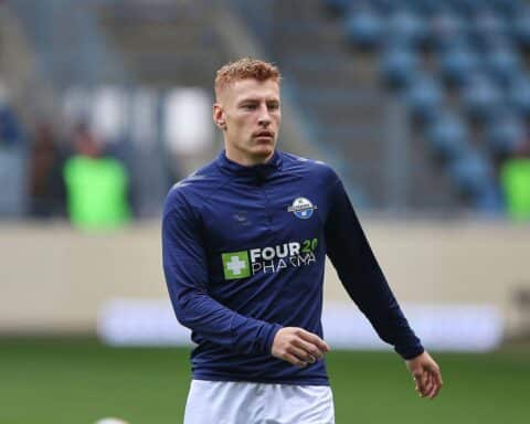 Paderborn feiert Aufstieg in die Bundesliga nach spannendem Relegationsspiel gegen Wolfsburg.