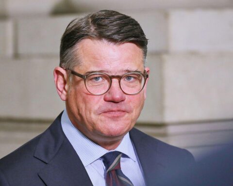 Boris Rhein diskutiert soziale Reformen und Sanktionen für Arbeitsverweigerer im Sozialstaat.